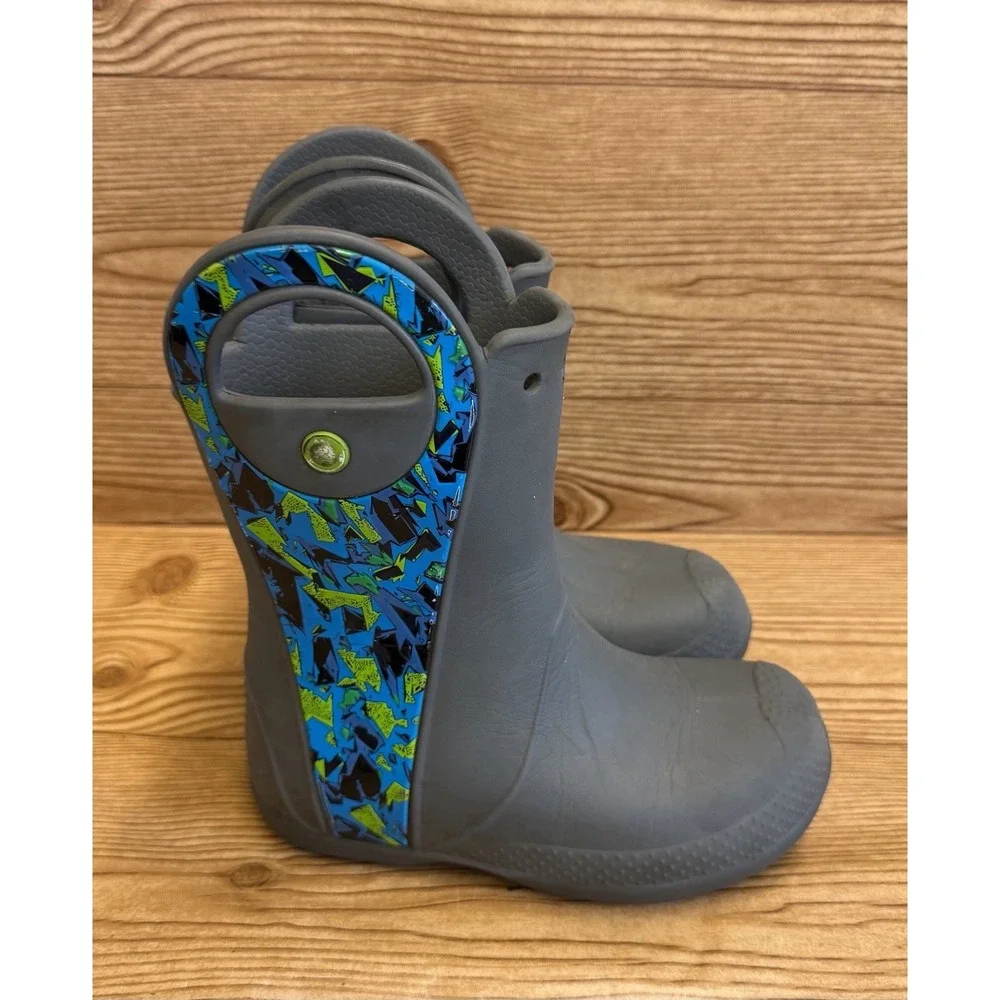 Crocs Kids Handle It Rain Boots, Grass Gray Green Blue Geometric Design J1